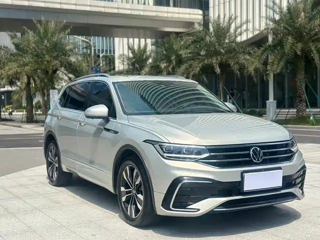Volkswagen Tiguan L 2022 330TSI Auto 2WD R-Line Premium Edition — фото 1