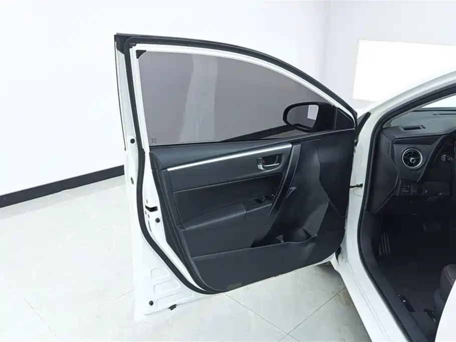 Toyota Corolla 2017 Facelift 1.2T S-CVT GL фото 7