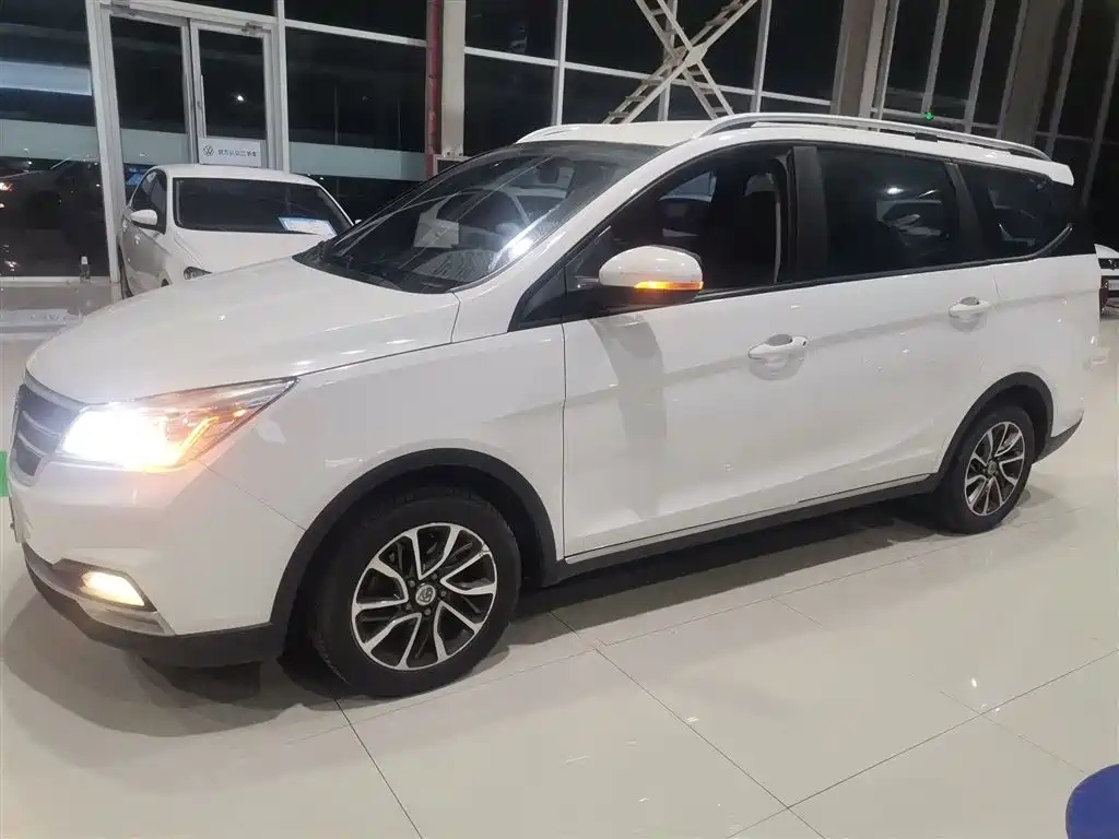Фото 5 - Baojun 730