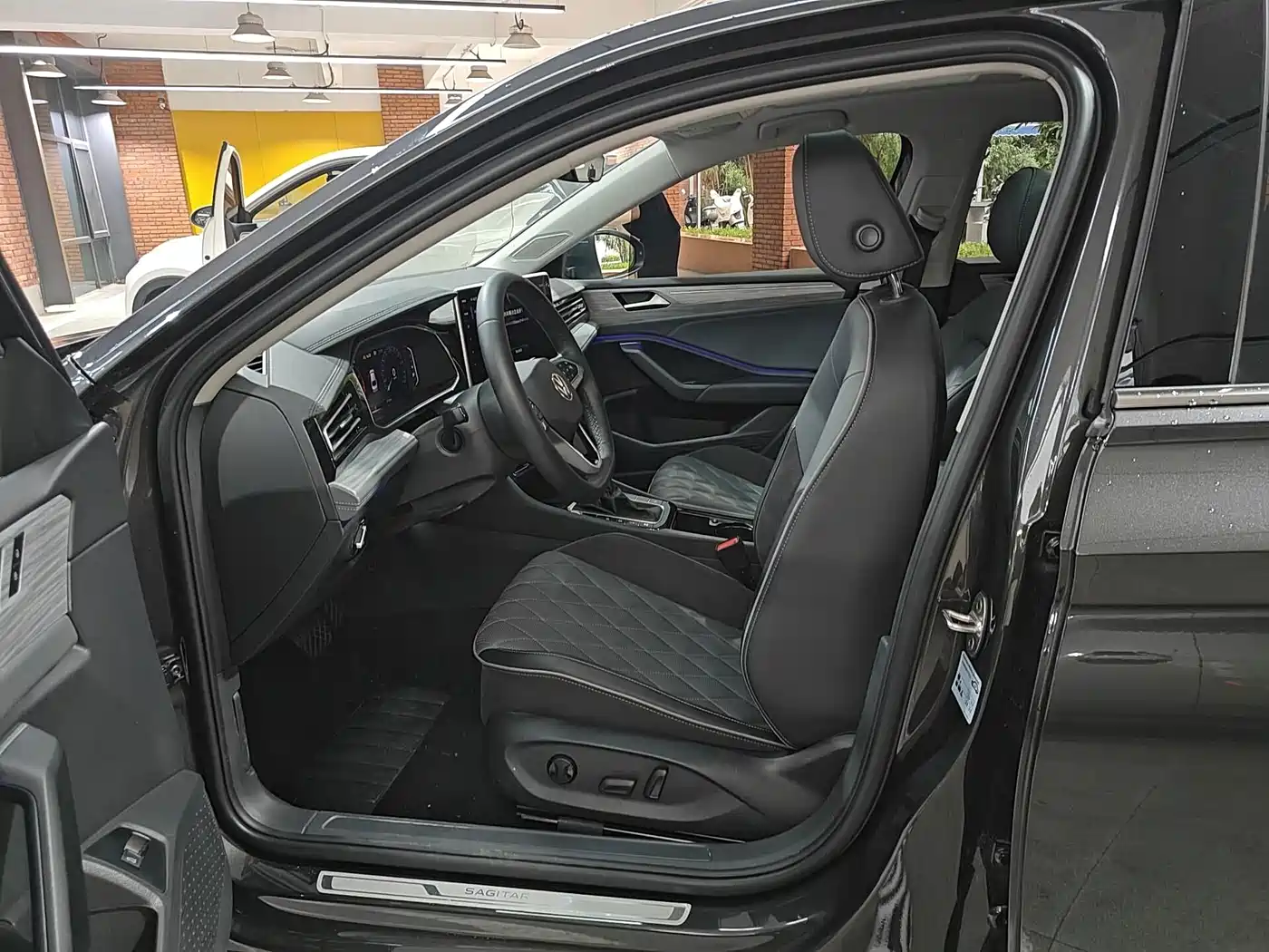 Фото 9 - Volkswagen Sagitar