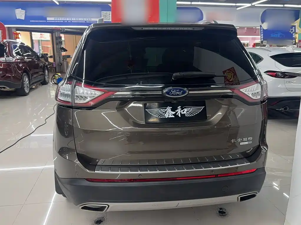 Фото 11 - Ford Edge