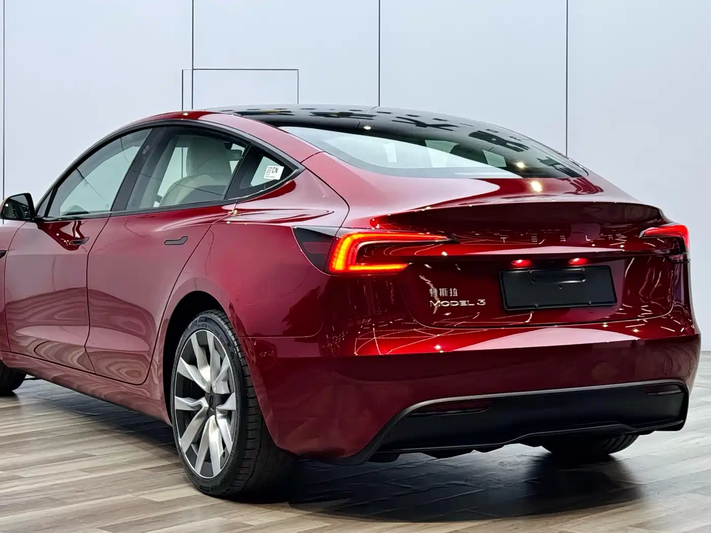 TESLA MODEL 3