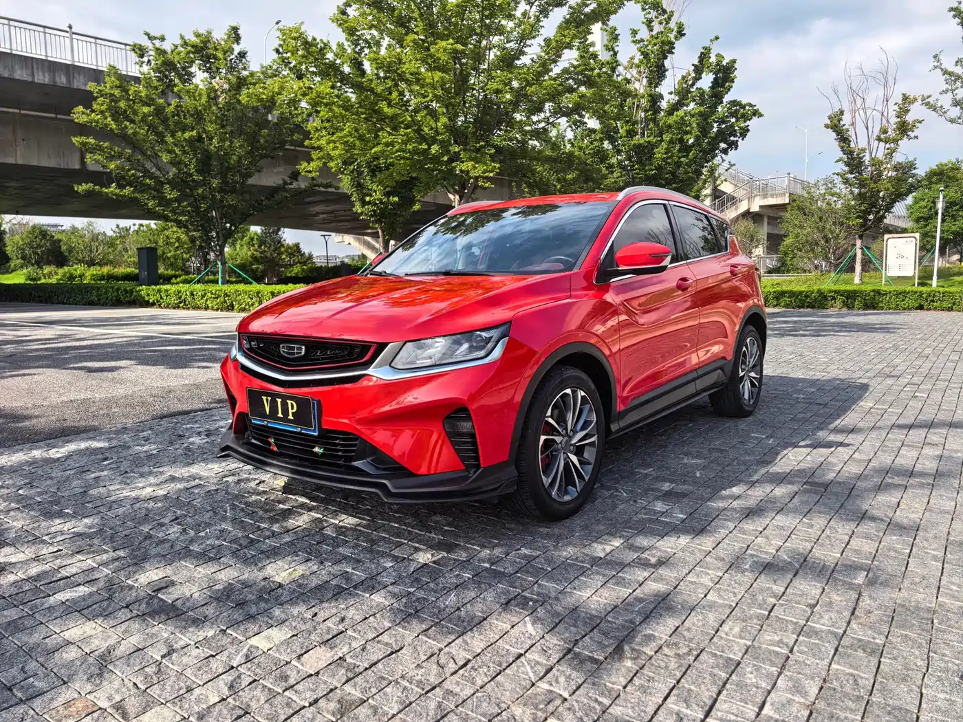 Фото 1 - Geely Coolray