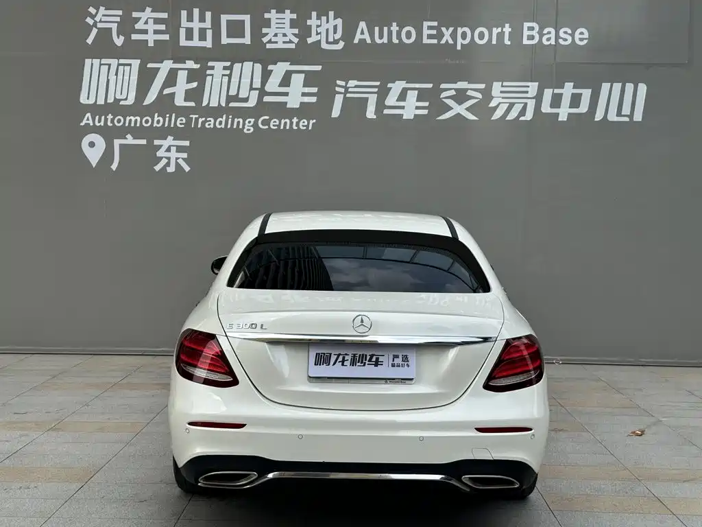 Фото 4 - Mercedes-Benz E-Class