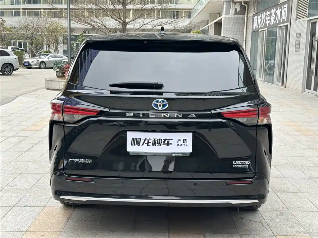 Toyota Sienna 2021 2.5L Hybrid Premium Edition фото 6