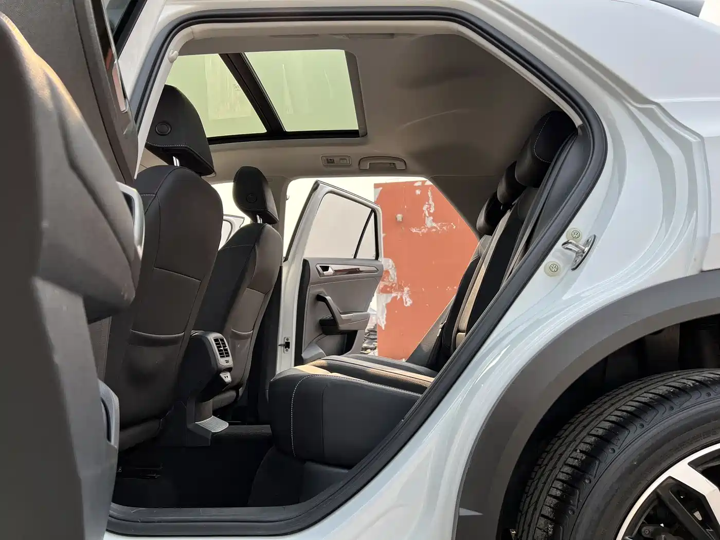 VOLKSWAGEN T ROC EXPLORING SONGS