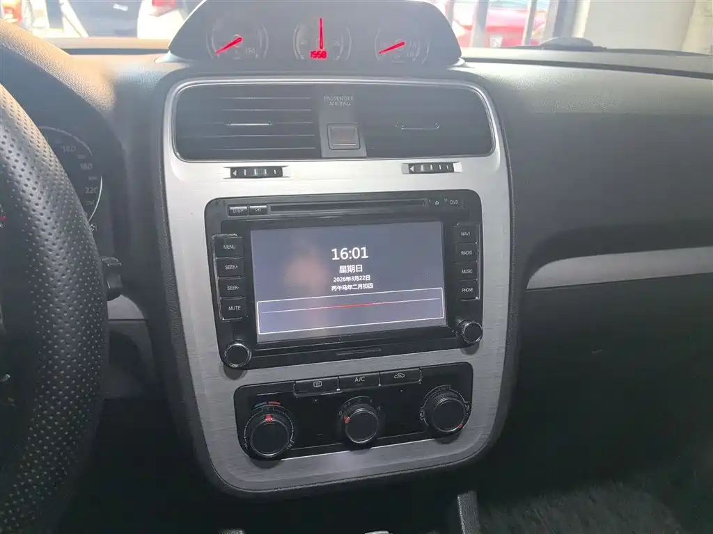 Volkswagen Scirocco 2015 1.4TSI Trend Edition фото 9