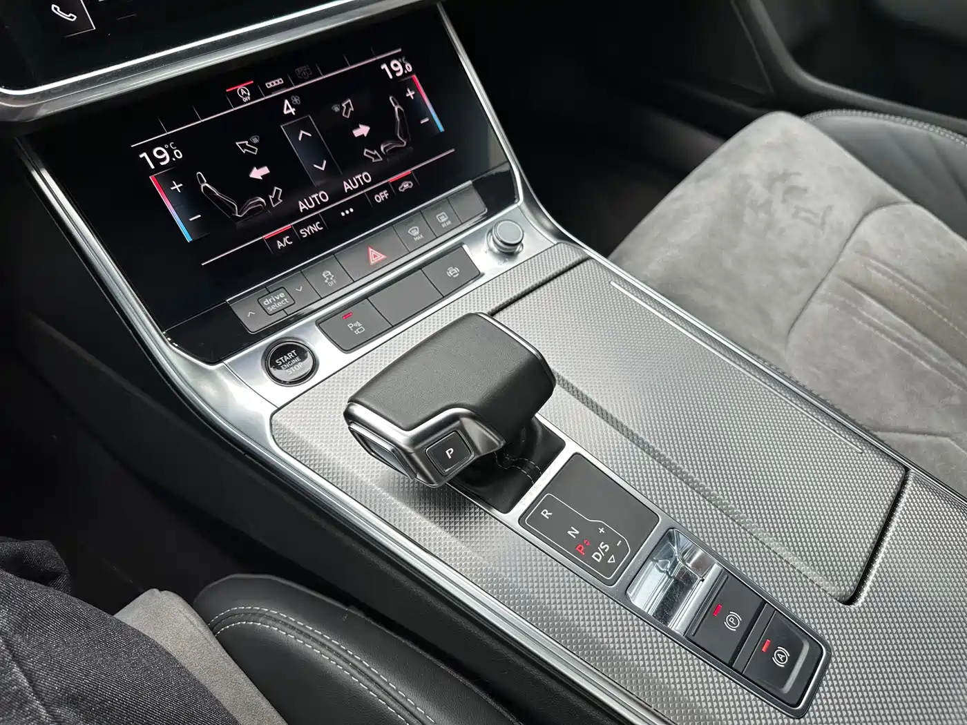 Audi A6L 2021 40 TFSI Luxury Sport фото 10