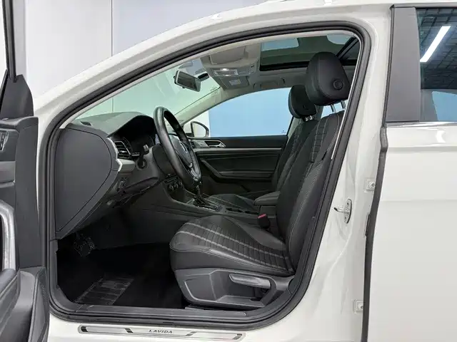 Фото 7 - Volkswagen Lavida