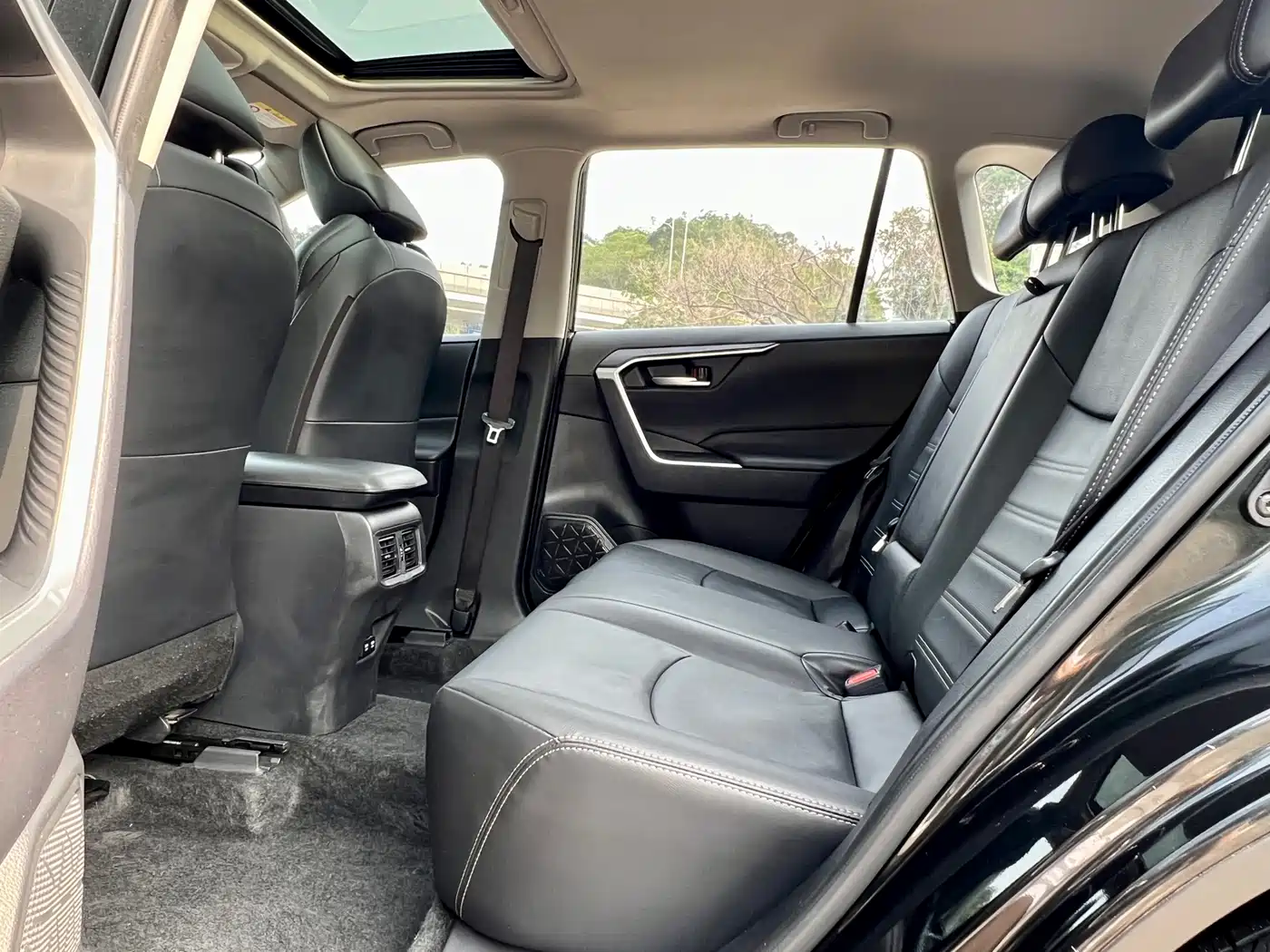 Toyota Wildlander 2020 2.0L CVT 2WD Luxury Edition фото 8
