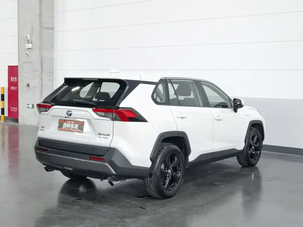 Фото 2 - Toyota RAV4
