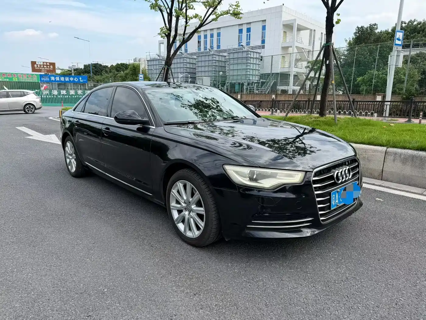 Photo 3 - Audi A6L
