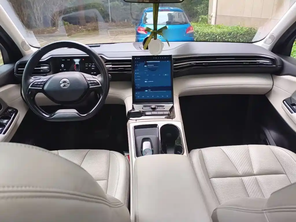 NIO ES8 2019 2018 355KM Base Model 7-Seater Version