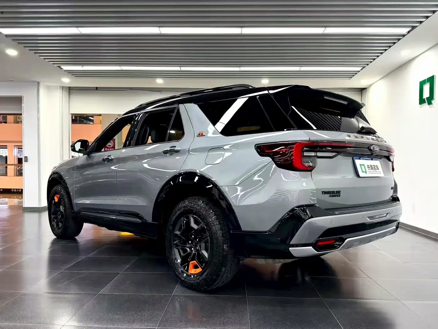 Фото 9 - Ford Explorer