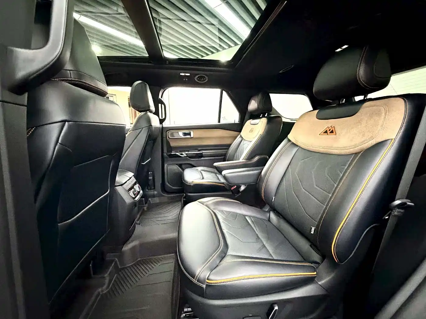 Фото 6 - Ford Explorer