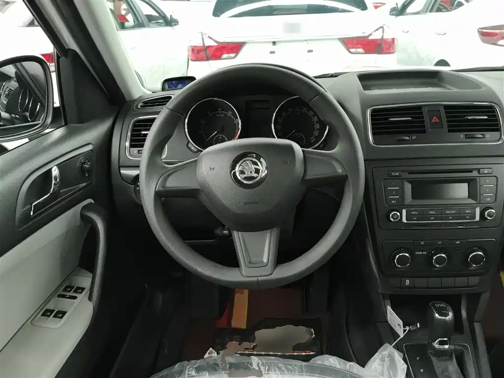 Škoda Yeti 2016 1.4TSI DSG Forward Edition фото 11