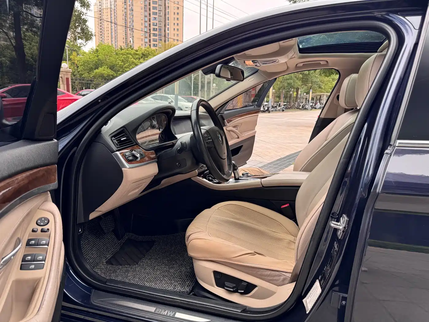 BMW 5 Series 2011 528Li Luxury фото 8