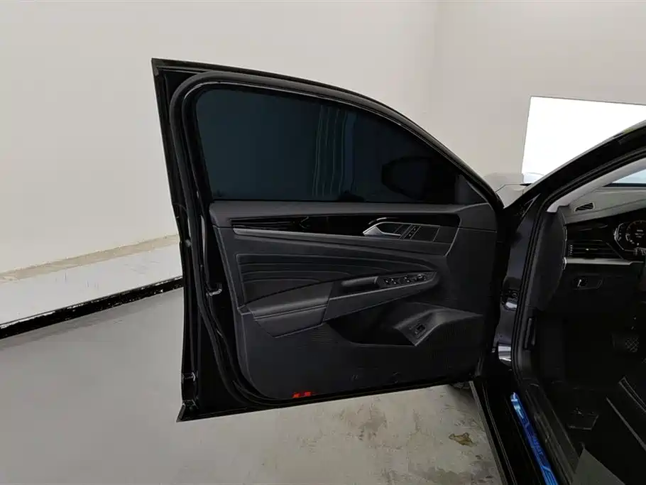 Volkswagen Passat 2025 Outstanding 380TSI Dragon Soaring Edition фото 7