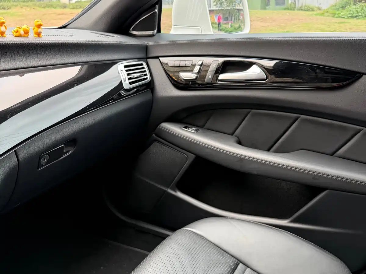 Mercedes-Benz CLS AMG 2015 AMG CLS 63 4MATIC фото 17