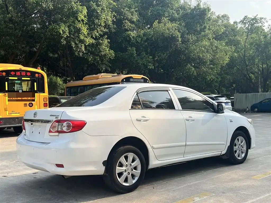 Toyota Corolla 2013 Special Edition 1.6L Auto Ultimate Cool GL фото 7