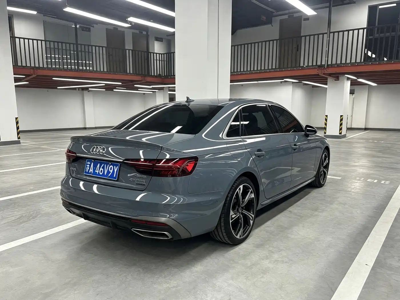 Фото 15 - Audi A4L