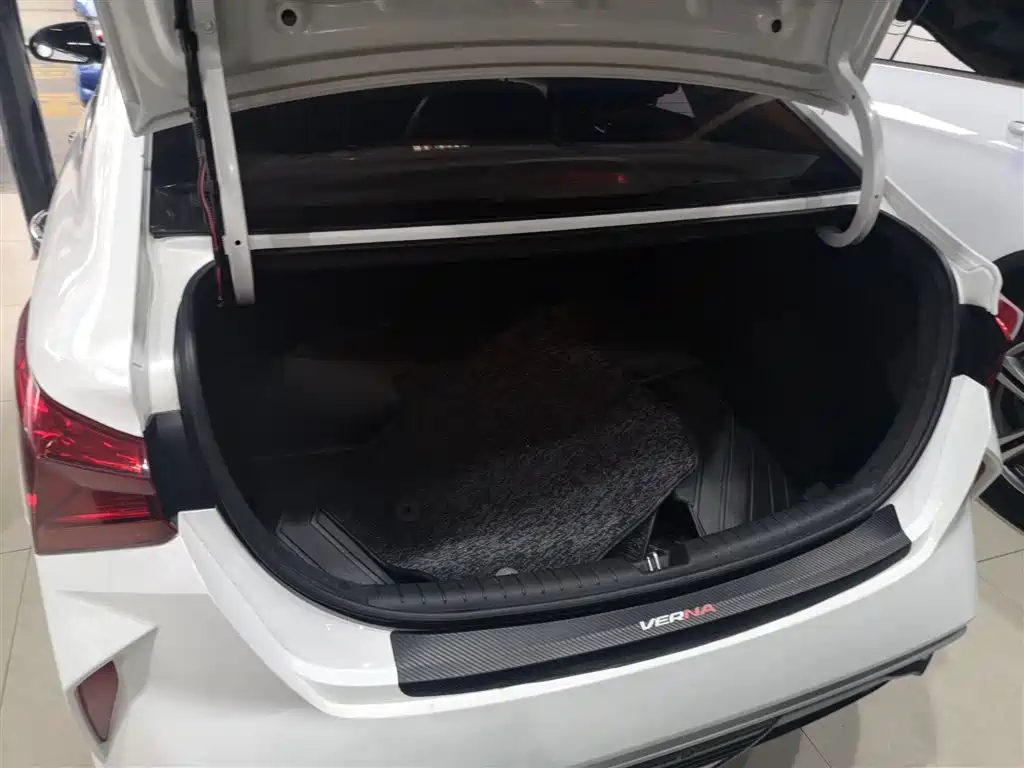 Hyundai Verna 2020 1.4L CVT TOP Elite Edition фото 19