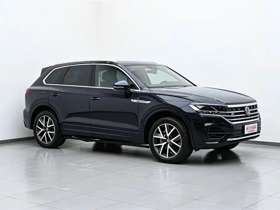 Volkswagen Touareg 2021 3.0TSI R-Line Classic Sport Package фото 4