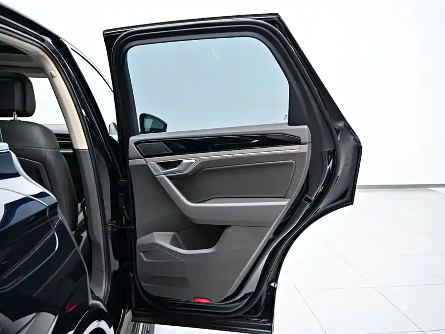 Volkswagen Touareg 2021 3.0TSI R-Line Classic Sport Package фото 21