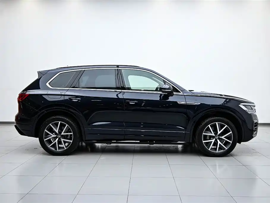 Volkswagen Touareg 2021 3.0TSI R-Line Classic Sport Package фото 6