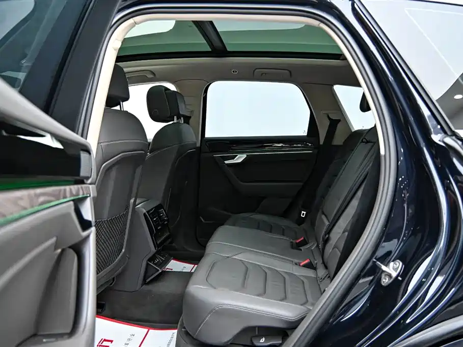Volkswagen Touareg 2021 3.0TSI R-Line Classic Sport Package фото 12