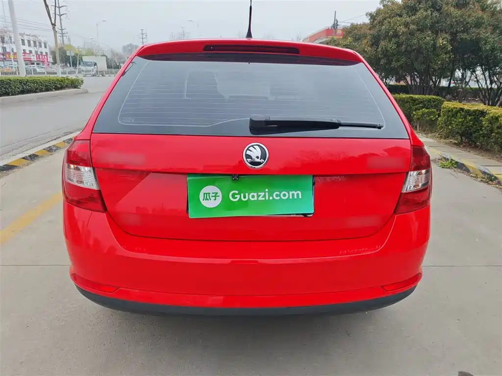 Škoda Skoda Rapid Spaceback 2016 Facelift 1.6L Manual Forward Edition фото 5