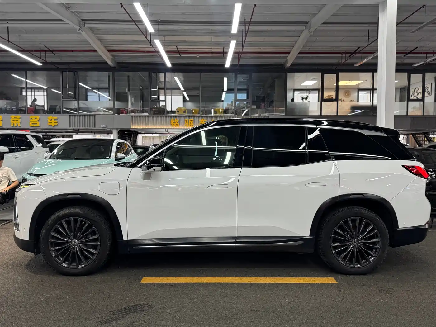 NIO ES8 2019 2018 355KM Base Model 7-Seater Version