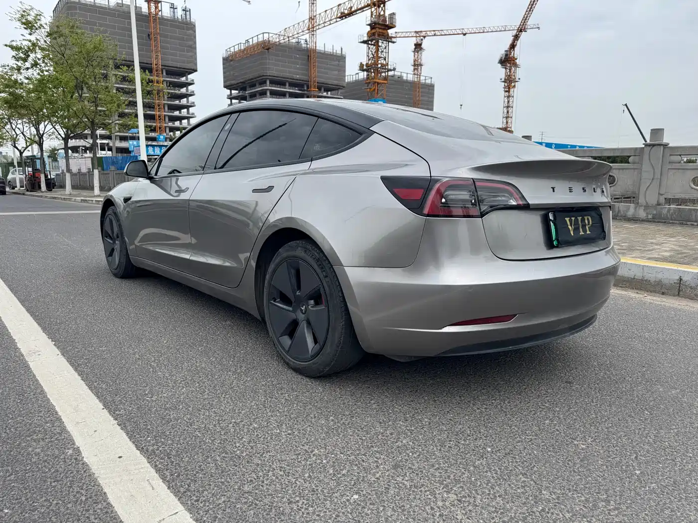 TESLA MODEL 3
