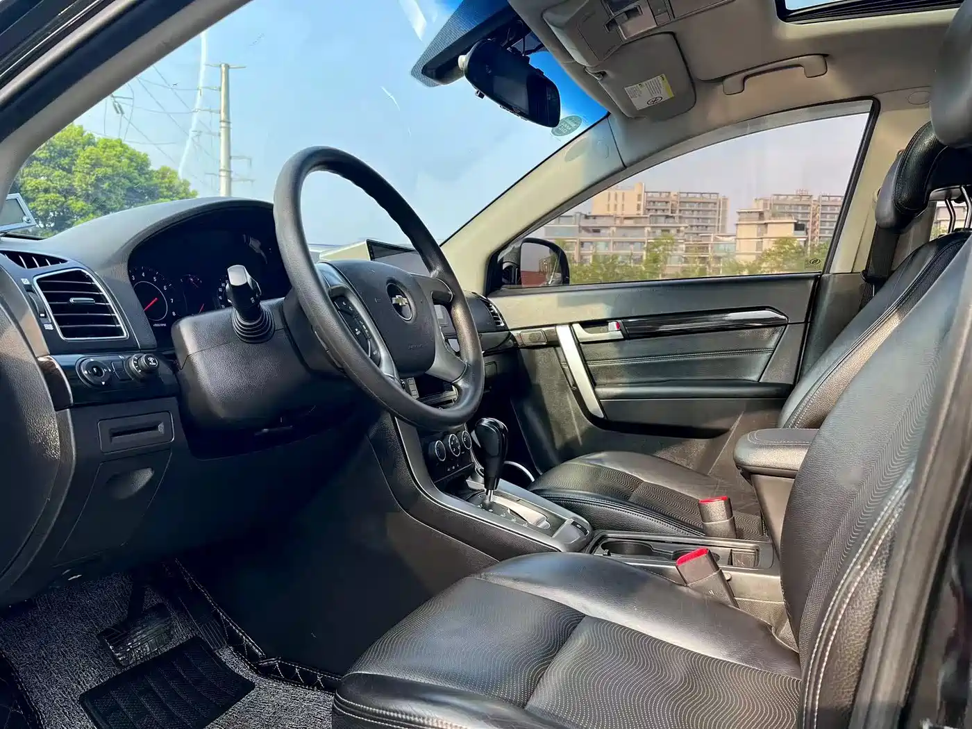 Photo 9 - Chevrolet Captiva