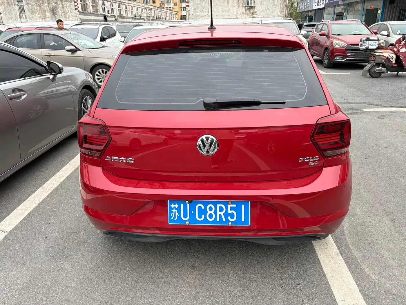 VOLKSWAGEN POLO