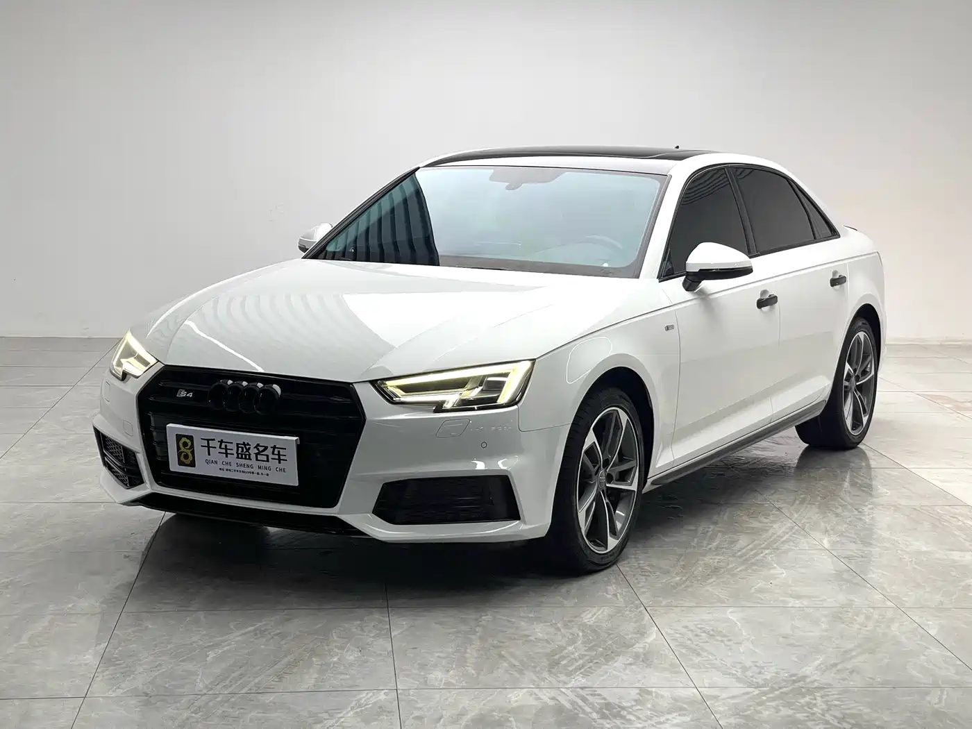 Фото 1 - Audi A4L