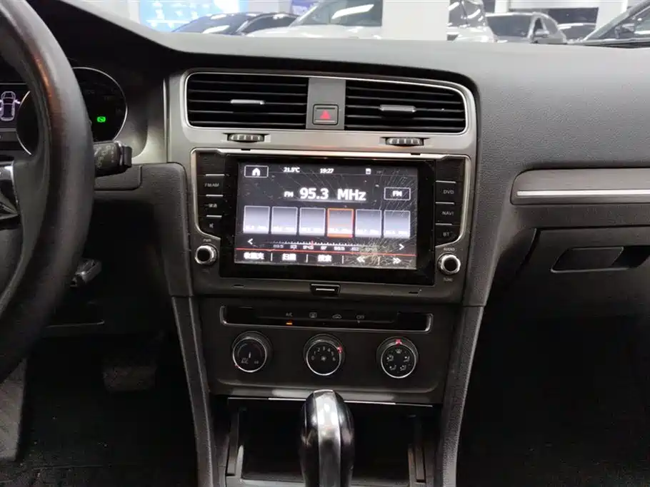 Volkswagen Golf 2014 1.6L Automatic Comfort фото 13