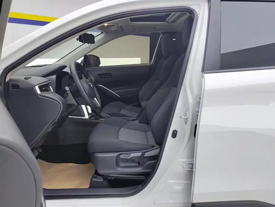 Toyota Frontlander 2023 2.0L CVT Leading Edition фото 9