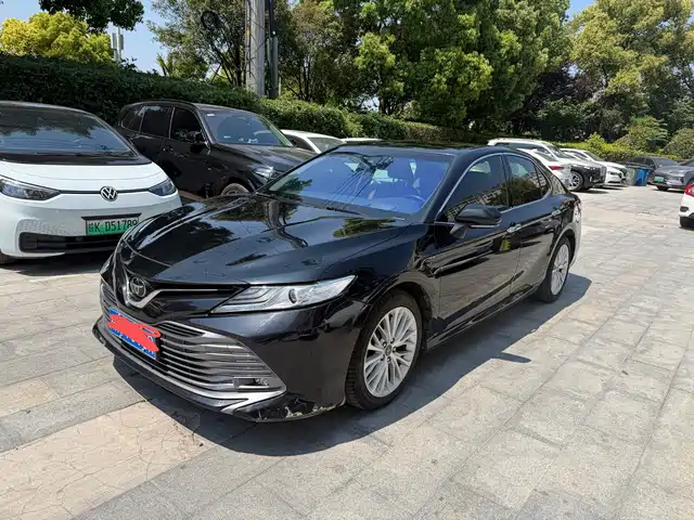 Toyota Camry 2.5G, Люкс