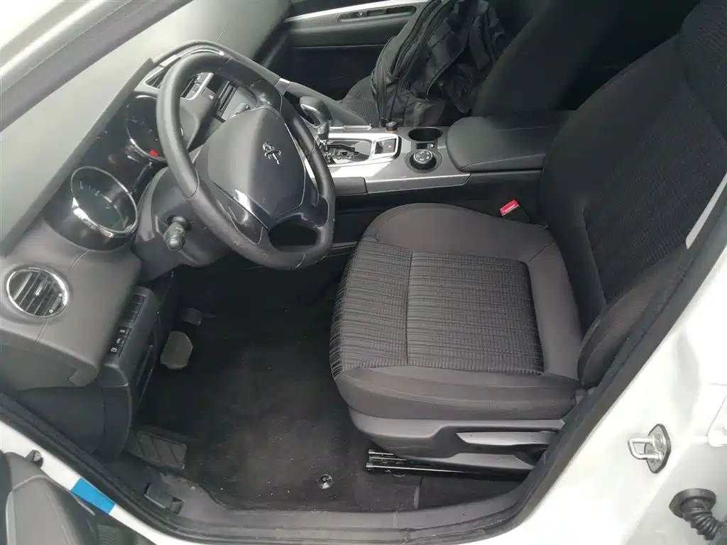 Peugeot 3008 2016 1.6THP Automatic Standard Edition фото 15