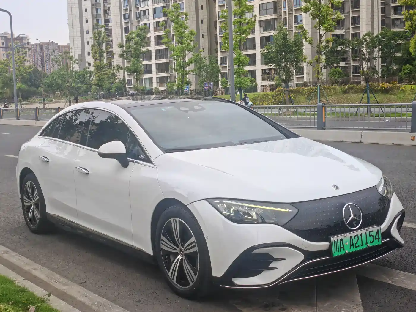Mercedes-Benz EQE 2022 350 Luxury Edition фото 3