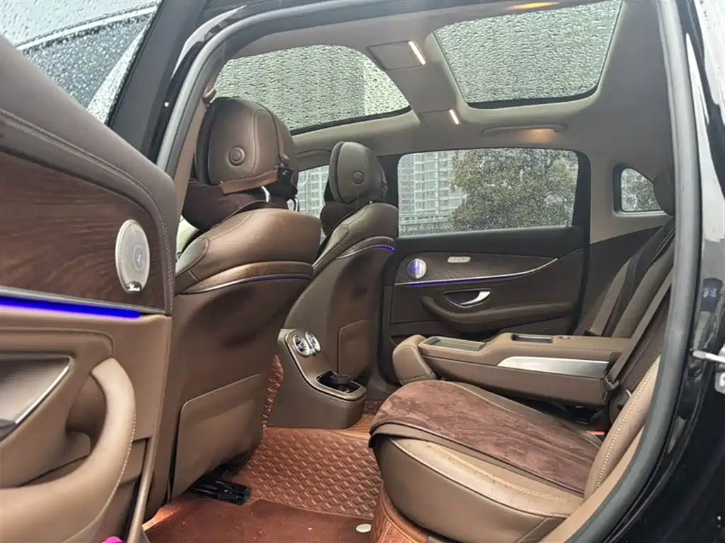 Mercedes-Benz E-Class 2023 E 300 L Fashion фото 4