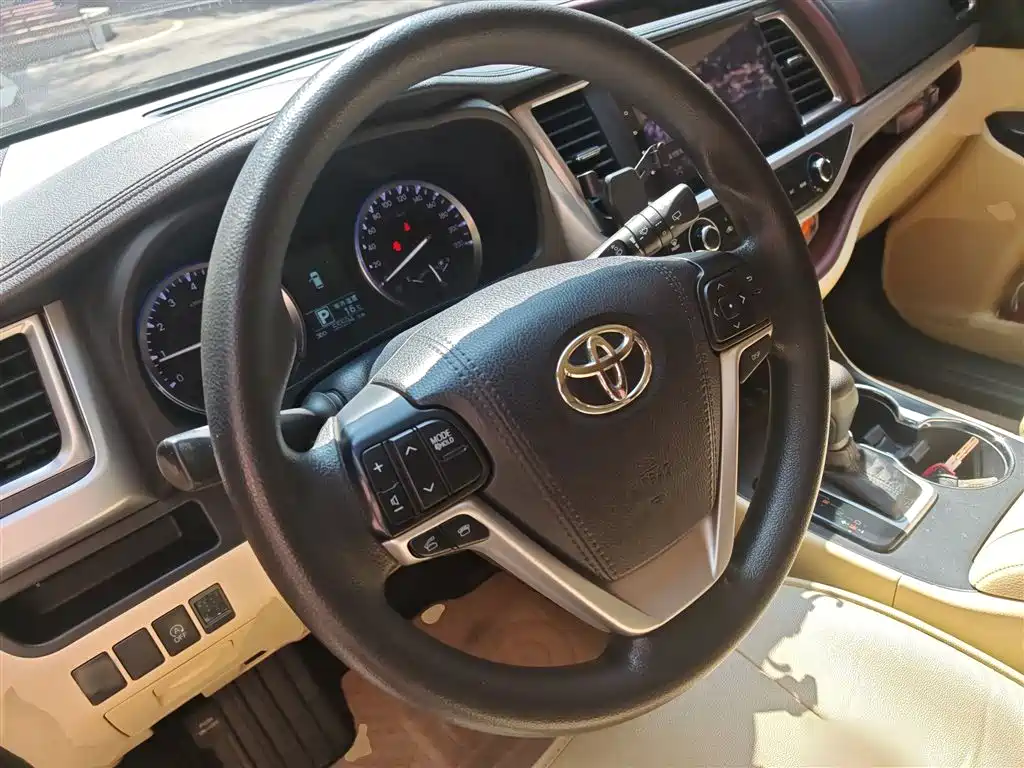 Toyota Highlander 2015 2.0T AWD Elite Edition 7-seater фото 3