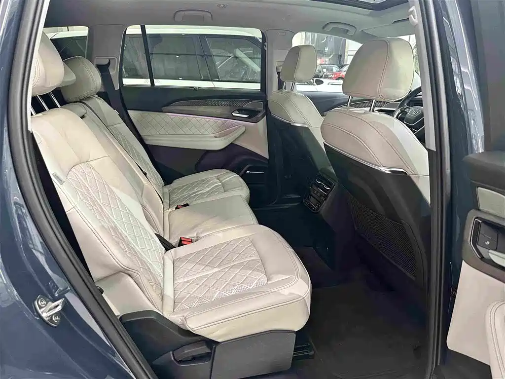 Audi Q6 2023 2023 45 TFSI quattro Uniform Cloud Yulin Package