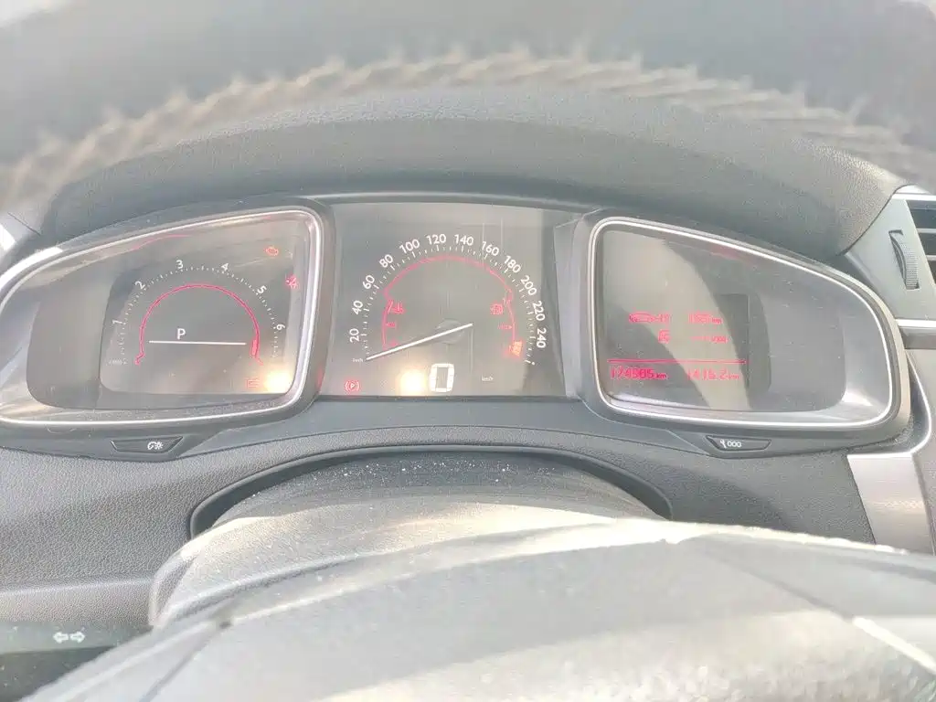 DS 5LS 2014 2014 1.8L Automatic Comfort VTi140