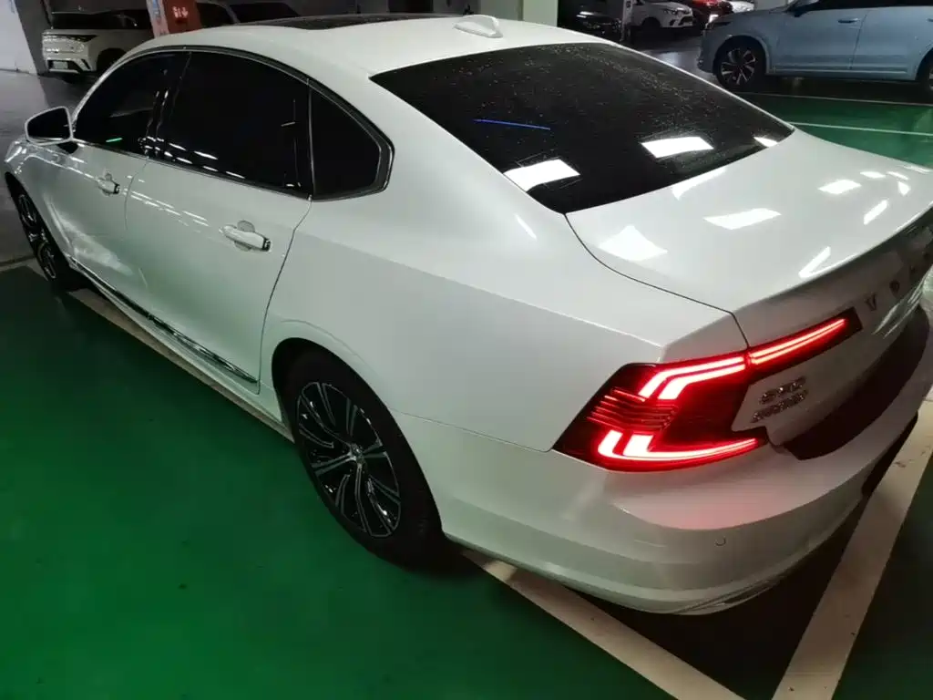 Photo 5 - Volvo S90
