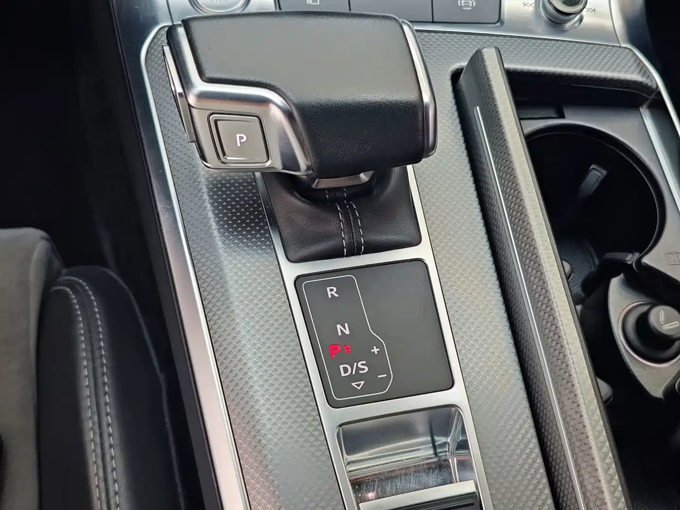 Фото 13 - Audi A6L