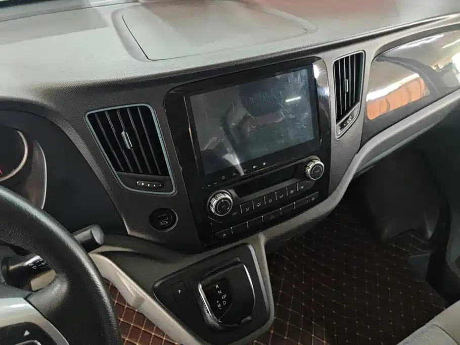Foton Tuyano 2023 2023 2.0T Automatic Urban Edition Multi-function Short Wheelbase Medium Roof Rear Single Tire 5/6/9 Seater