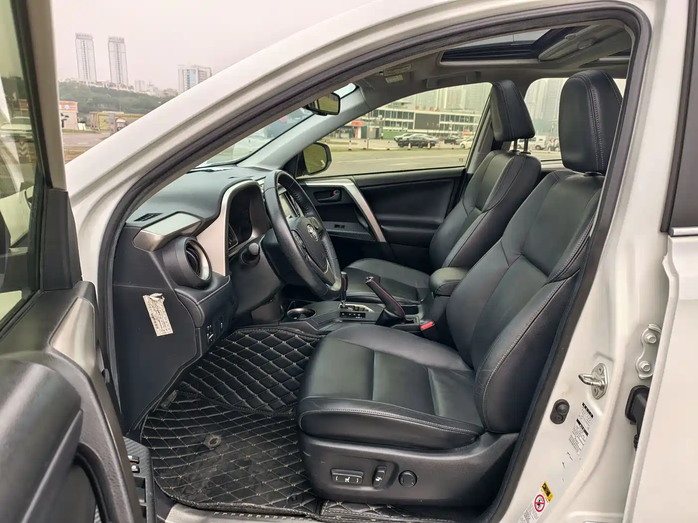 Toyota RAV4 Rongfang 2015 2.5L Automatic 4WD Elite Edition фото 12