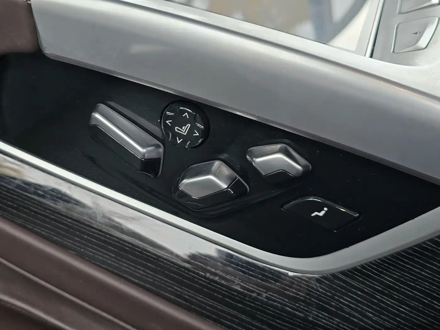 BMW 7 Series 2019 730Li M Sport Package фото 20